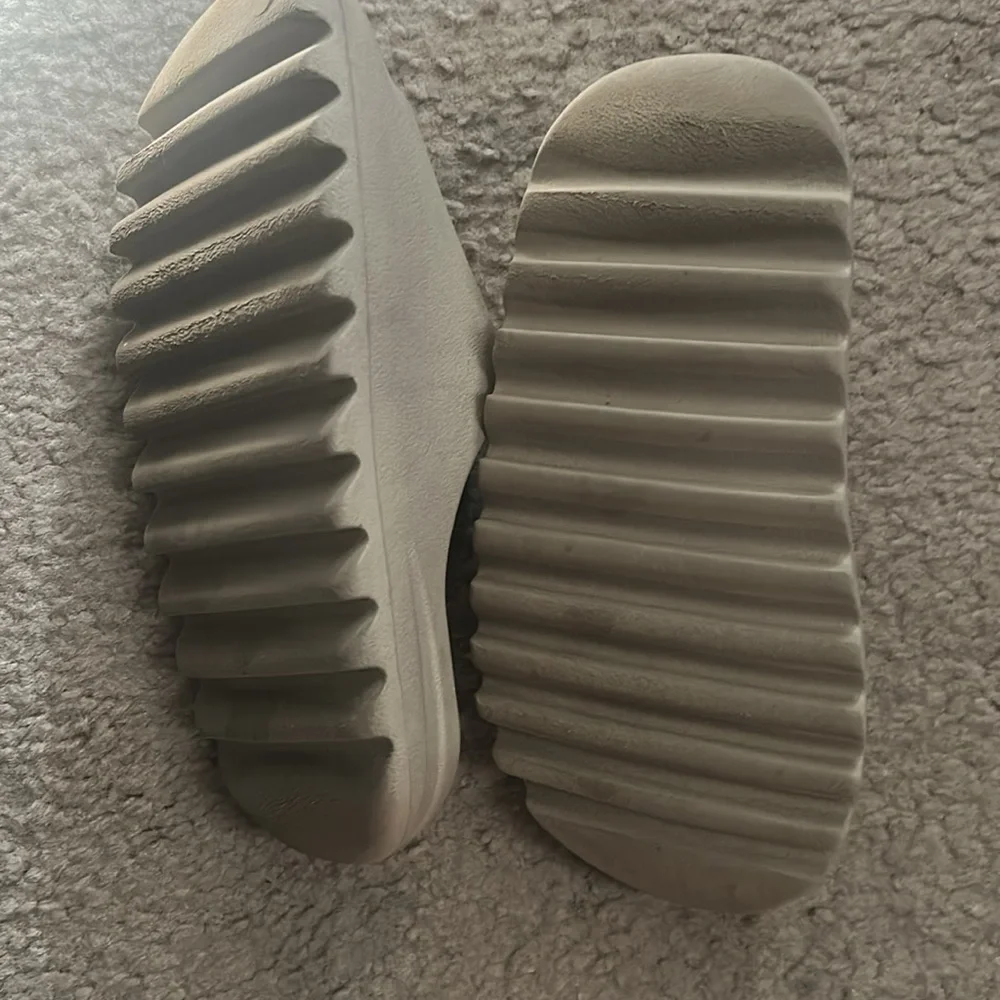Yeezy slides - Picture 4 of 4